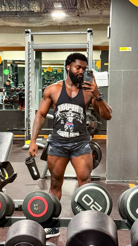 Gay gaymer bodybuilder muscles bbc legs quads sexy hunk muscle worship gay 