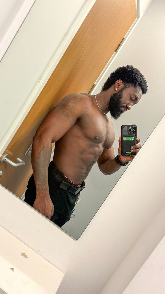 Sexy man black man abs chest muscular chiseled muscle arms bodybuilder selfie gay 