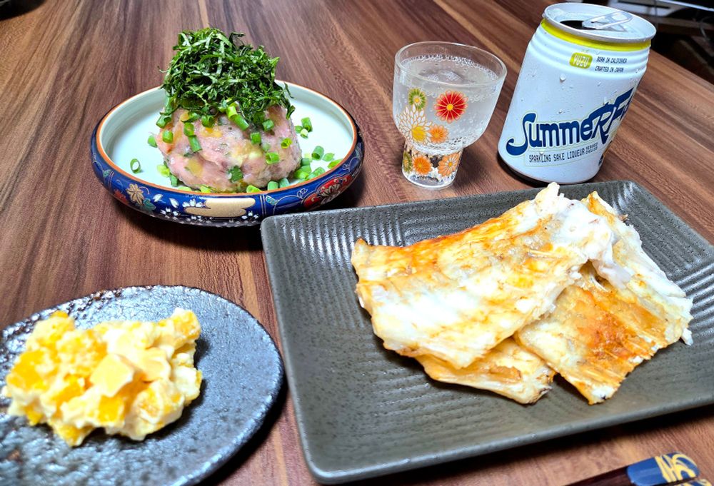 ネギトロに薬味とたくあん混ぜたマグたく爆弾
鯛のアラの塩焼き(好物)
数の子チーズ