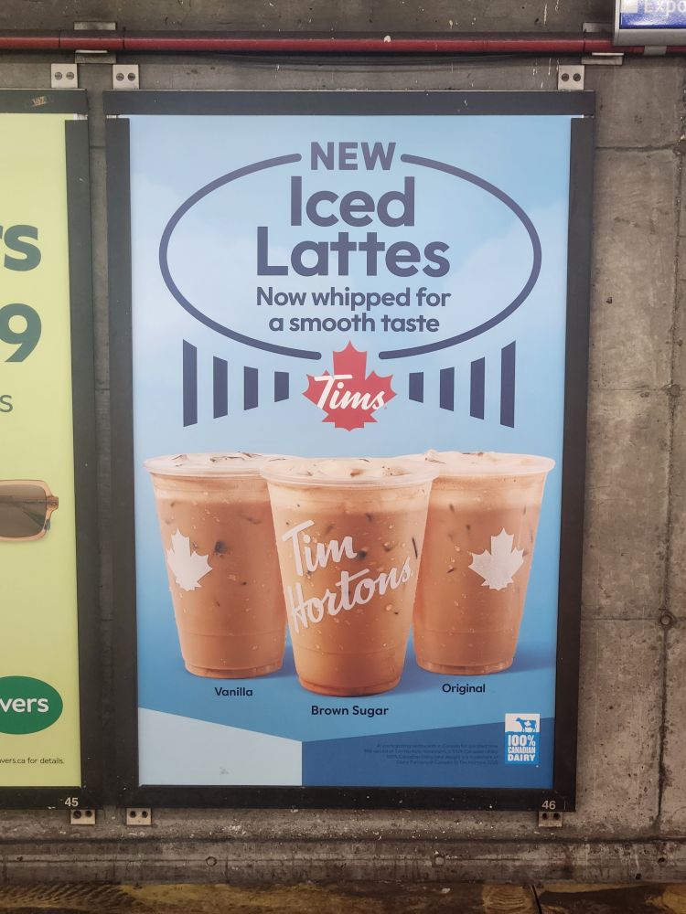 駅の広告の写真

New iced lattes
Now whipped for a smooth taste 

Tim's logo
Pictures