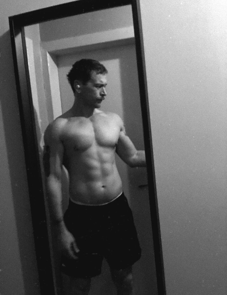 Shirtless mirror selfie in monochrome because I think I’m looking all sorts of good 