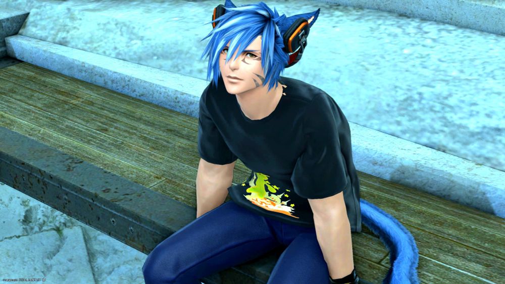 Mallo sitting on a bench in Limsa