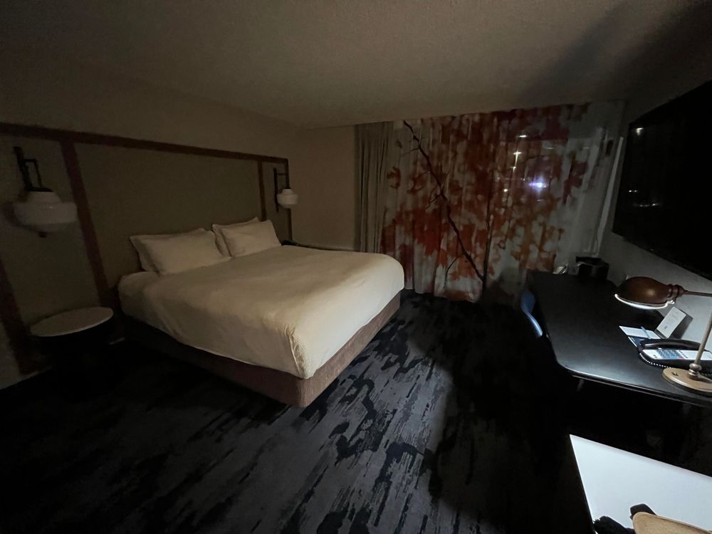 basic american hotel room