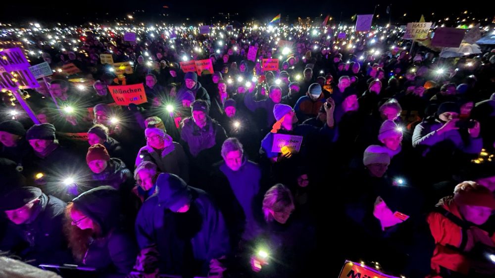 Lichtermeer für Demokratie - Zehntausende bei Demo in München