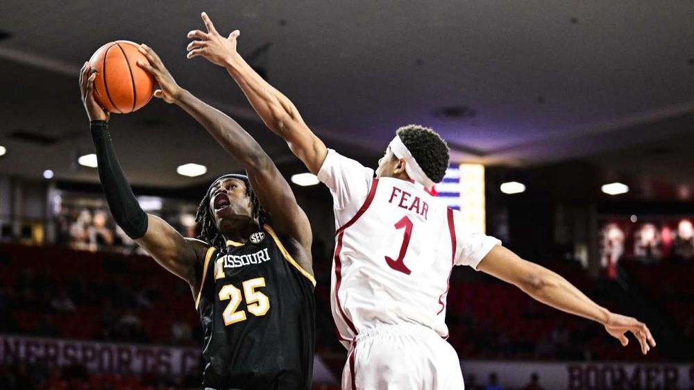 the original photo now says “Fear-1” on the jersey 