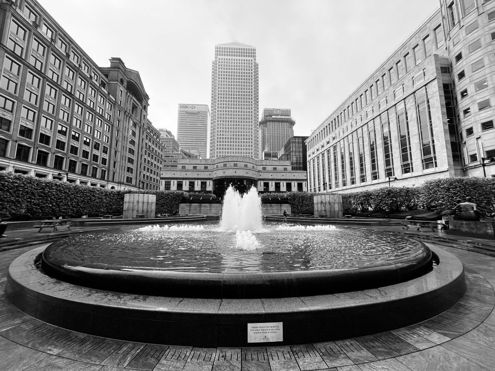 Water fountain and skyscraper 