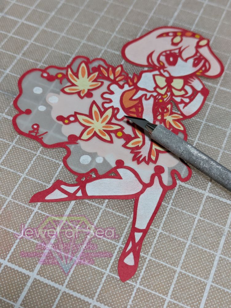 ウミウシの仲間であるハナデンシャをイメージした女の子の切り絵作品