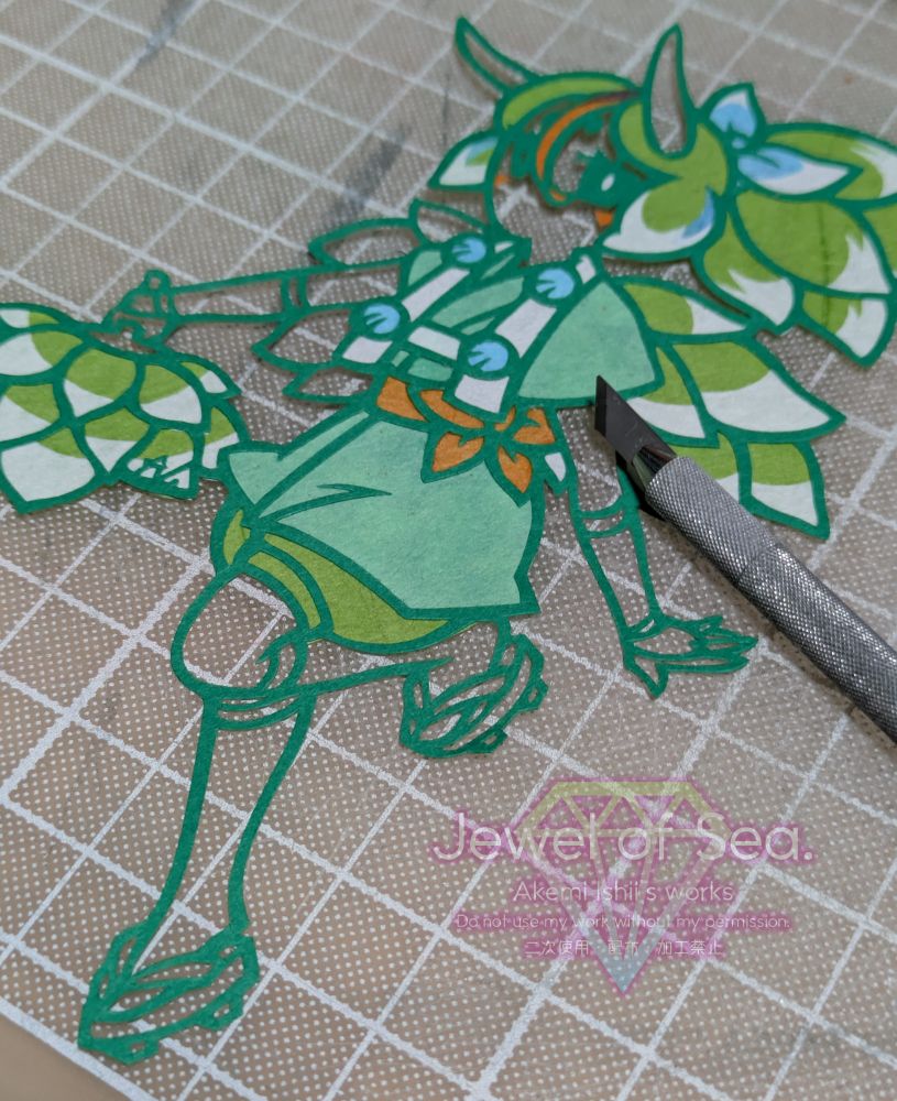 テングモウミウシをイメージした女の子の切り絵作品。