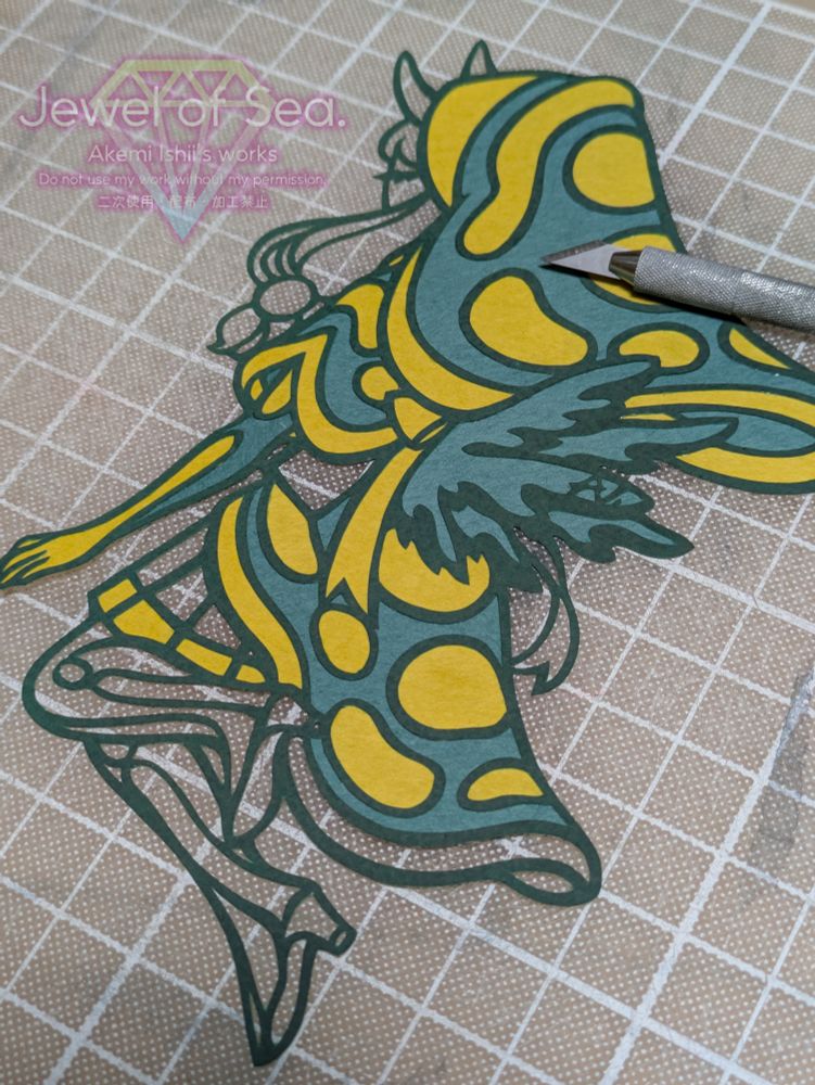 ガブリエラウミウシをイメージした女の子の切り絵作品。