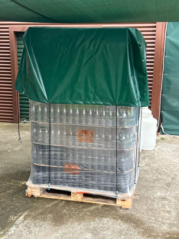Pallet of over 1000 glass bottles 