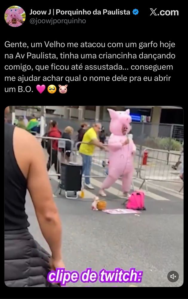 Gente, um Velho me atacou com um garfo hoje na Av Paulista, tinha uma criancinha dançando comigo, que ficou até assustada... conseguem me ajudar achar qual o nome dele pra eu abrir um B.O.