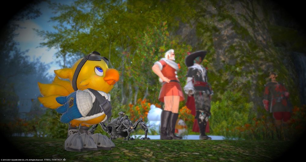 『ファイナルファンタジーXIV』のスクリーンショット。
手前に板鼻利幸がデザインした形状のチョコボが立っている。