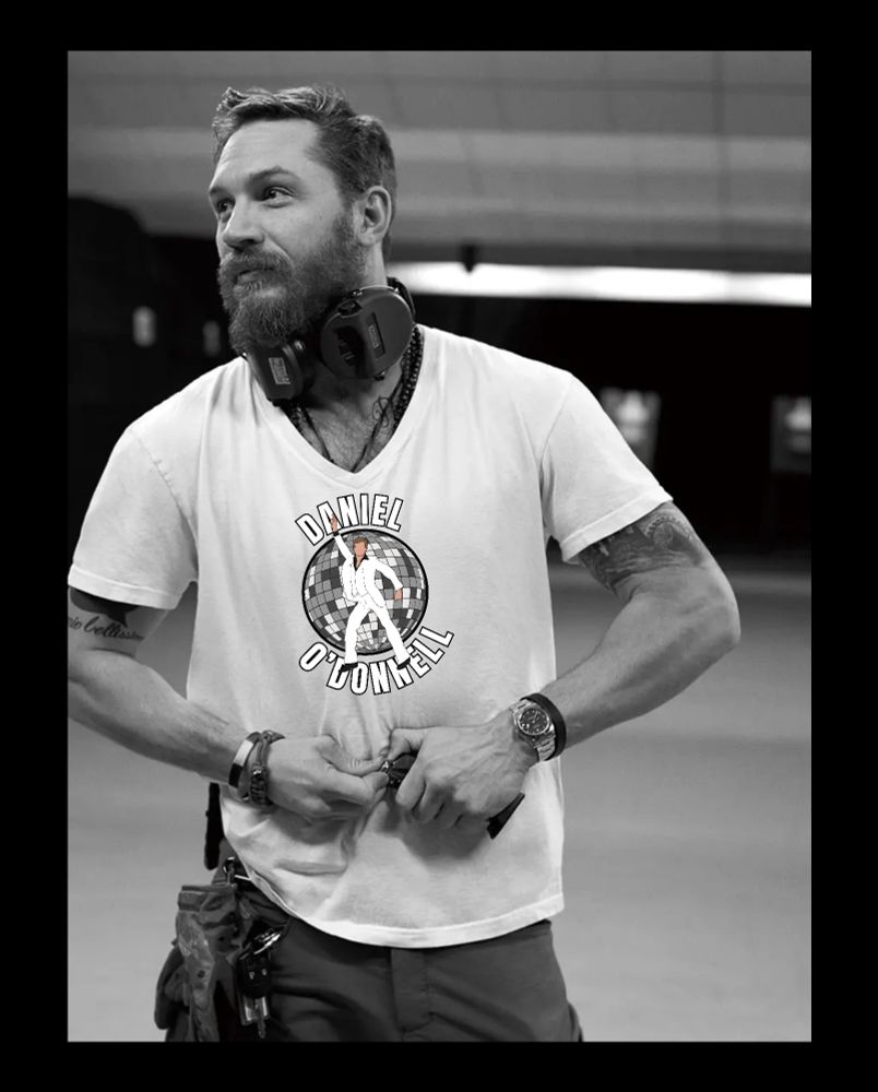 MeltyShirts 'Saturday Night Daniel O'Donnell' t-shirt design is apparantly being worn by actor Tom Hardy  🤷‍♂️

More available at MeltyShirts.com.

#danielodonnell #irishmusic #t-shirts #weedaniel