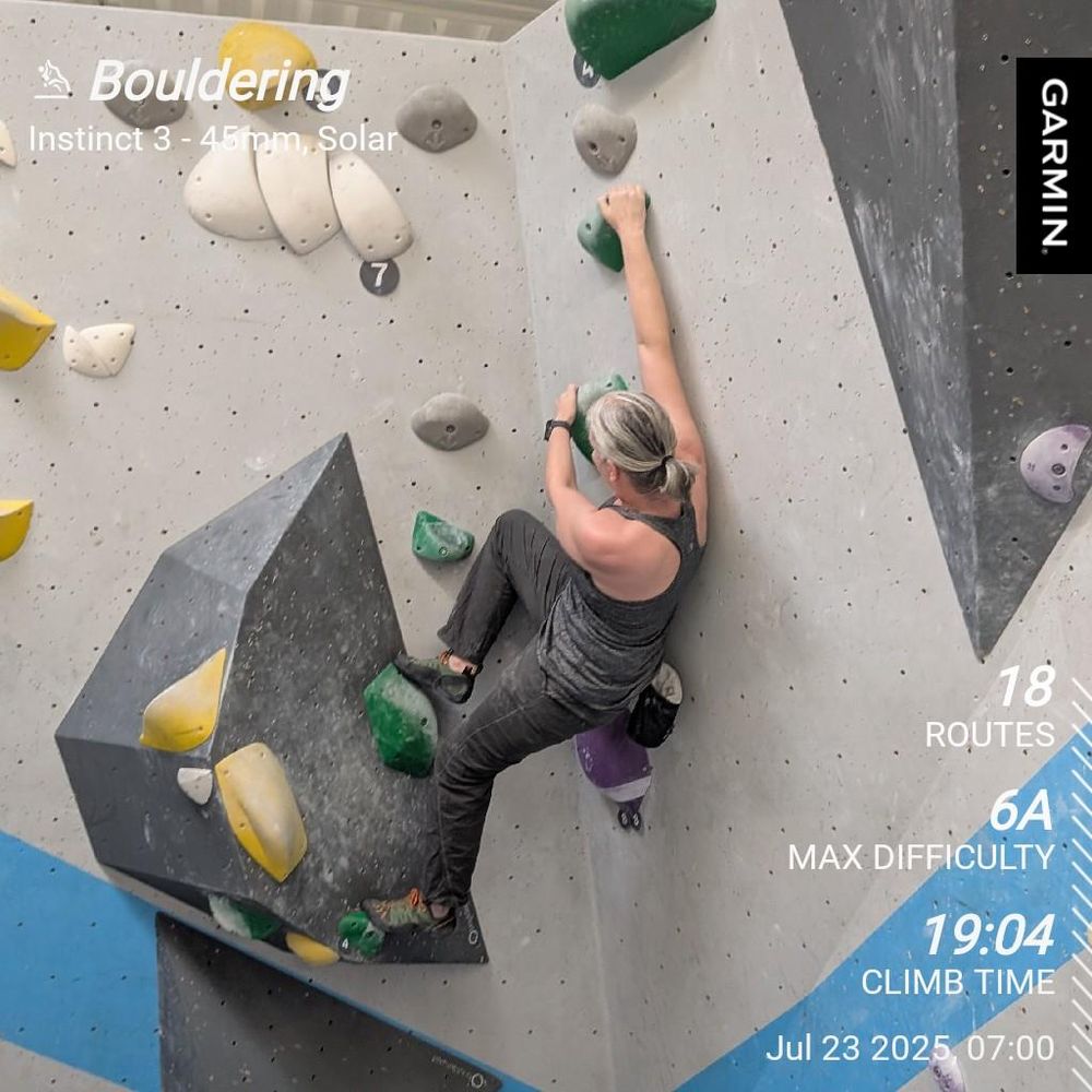 Me climbing a green corner route that has me mean back and push against the wall with my feet. 

Stats overlay shows 18 routes, max difficulty 6A and 19:04 climbing time.