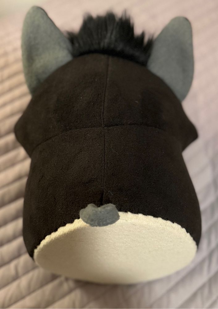 Back view of the gray wolf head bust. There’s a loop at the base to hold on to for a proper drop kick to send him off back into the woods. Get a load of those ears, wow!