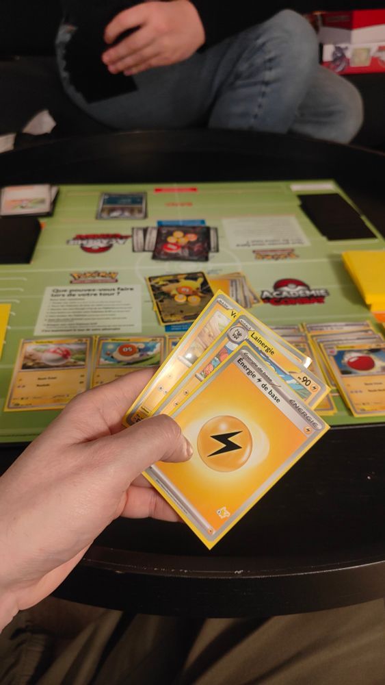 Jeu de carte pokémon, deck electric versus deck deck ténèbre
