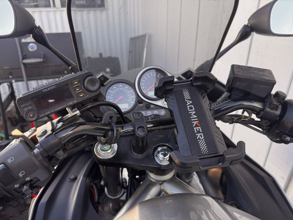 yamaha fz1 cockpit featuring shock mount phone holder and Yaesu FTM-10 motorsports-designed ham radio