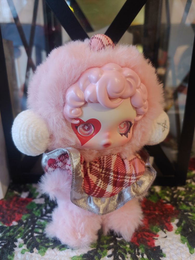 Photo (by me) of Rhapsody from the Skullpanda Winter Symphony collection.