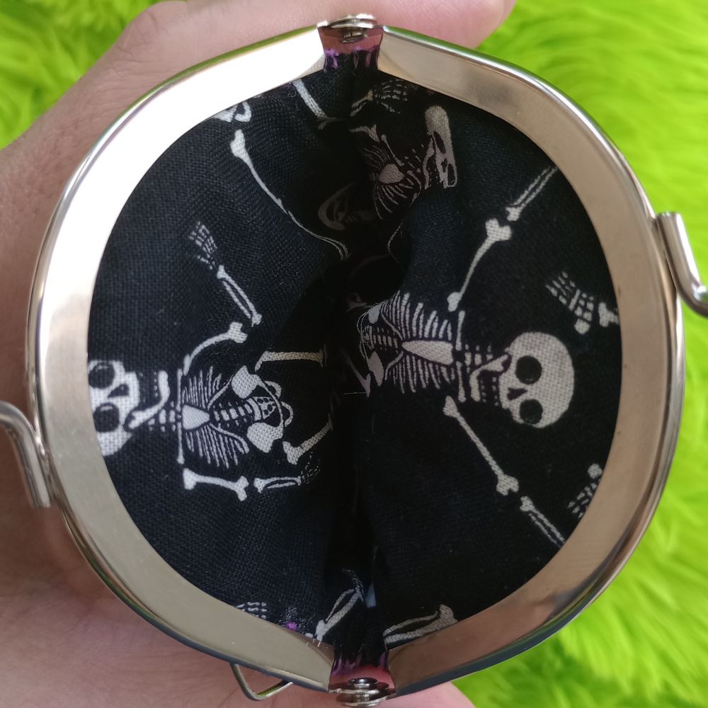 Here's a little peek inside the bag. The lining is a black cotton fabric featuring dancing skeletons. They seem jolly.