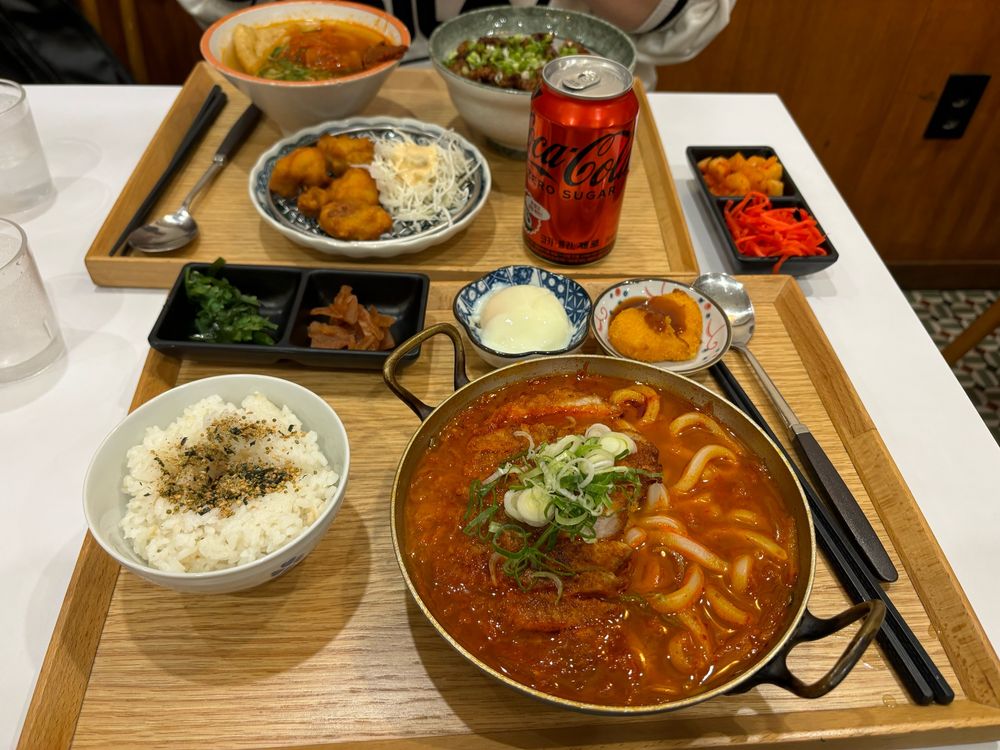 규동과 김치가츠나베의 사진