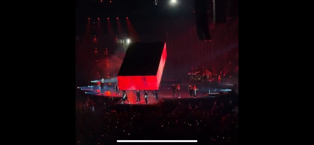 Visuals from Justin timberlakes forget tomorrow tour showing blocky is red and black and face down