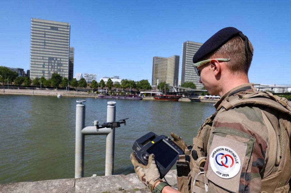 Paris 2024 : l’armée en renfort pour la sécurité aérienne, la lutte antidrone, les patrouilles à pied dans des zones élargies