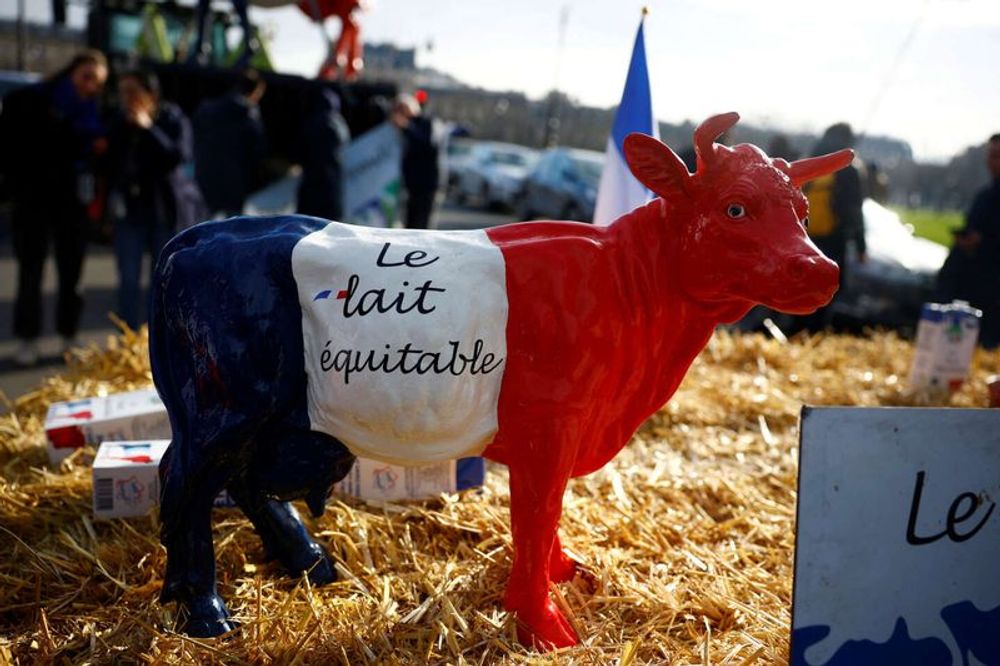 Des agriculteurs bloquent un camion Lactalis en Haute-Saône