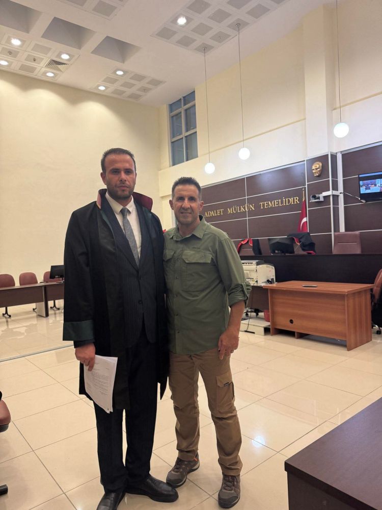 Biz kazandık…. Orkun Albay tahliye oldu..👊🇹🇷

@herkes