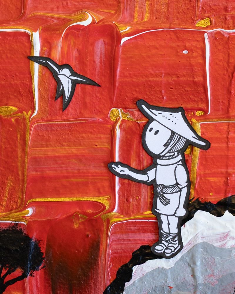 Farmer und Origami-Kranich in Nahaufnahme.