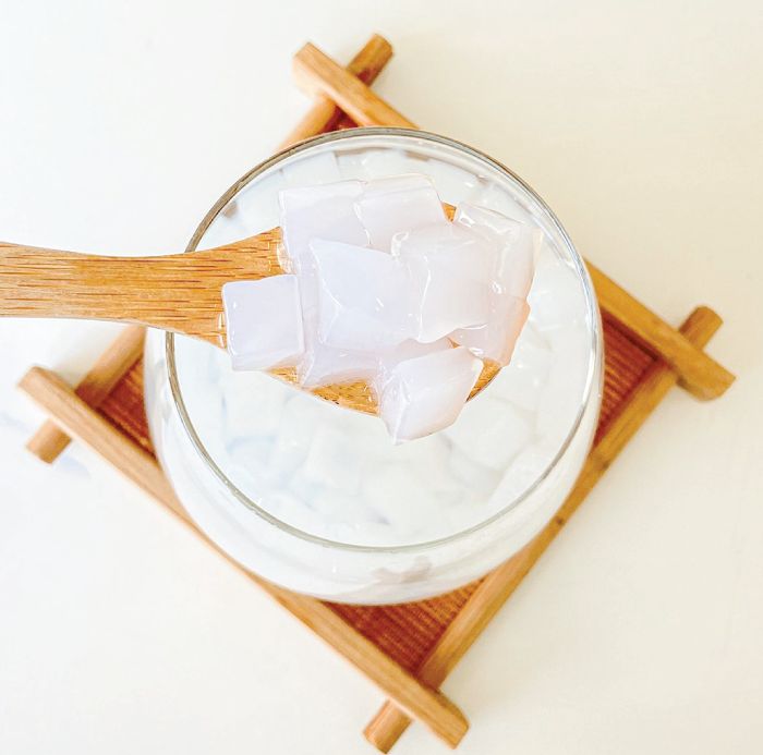 🥥 Nata de Coco – chewy jelly cubes from coconut water.
Used in drinks, desserts & bubble tea
📏 Size: 3–10 mm | Brix: 0–12%
📦 2–10 kg PE or 20 kg cartons
🚚 Ships 7–10 days
📧 export4@vietseafarm.com.vn | 📞 +84 387 363 125

#NataDeCoco #VietnamExport