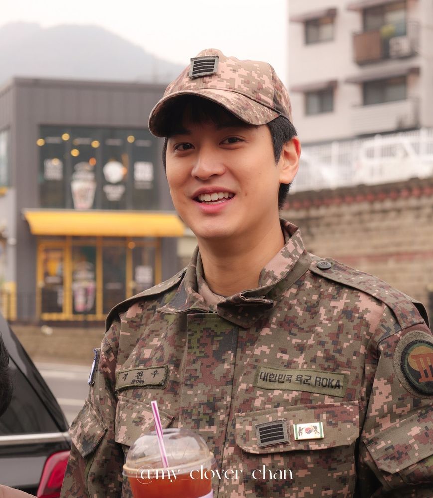 ikon jung chanwoo on his military discharge day