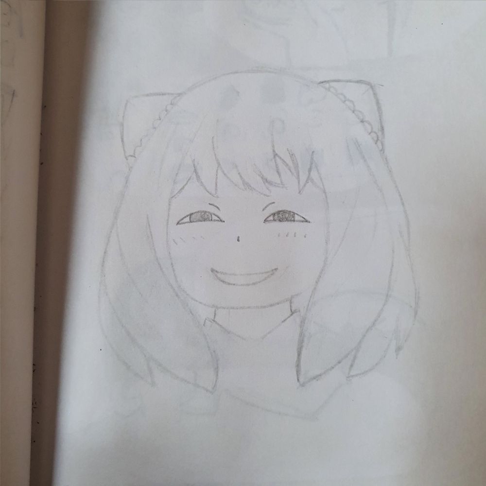 Desenho da Anya do anime Spy x Family na sua feição característica: um sorriso travesso