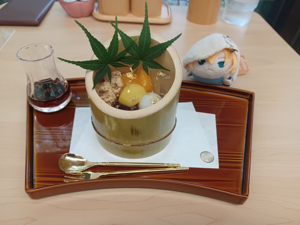 徳川美術館のきっさ部にて、竹千代ともちんば。