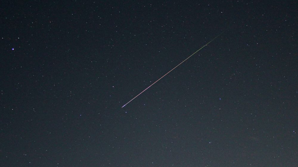 A green and orange Perseid meteor flashing amongst the stars of Draco and ending in the asterism of stars known as the head of Draco. Meteor captured at 01.08 UT on 13 August 2025. Settings: Canon 550D and 18mm lens at 13s exp, 18mm fl, f/3.5, ISO-800.