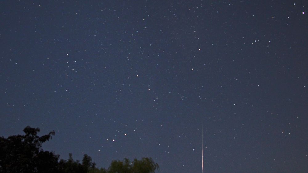 A pinkish Perseid meteor in Aquila on 15 August 2025 at 02.49 UT. Equipment and settings: Canon 550D with Samyang 16mm lens at 10s exp, 16mm fl, f/2.0, ISO-800.