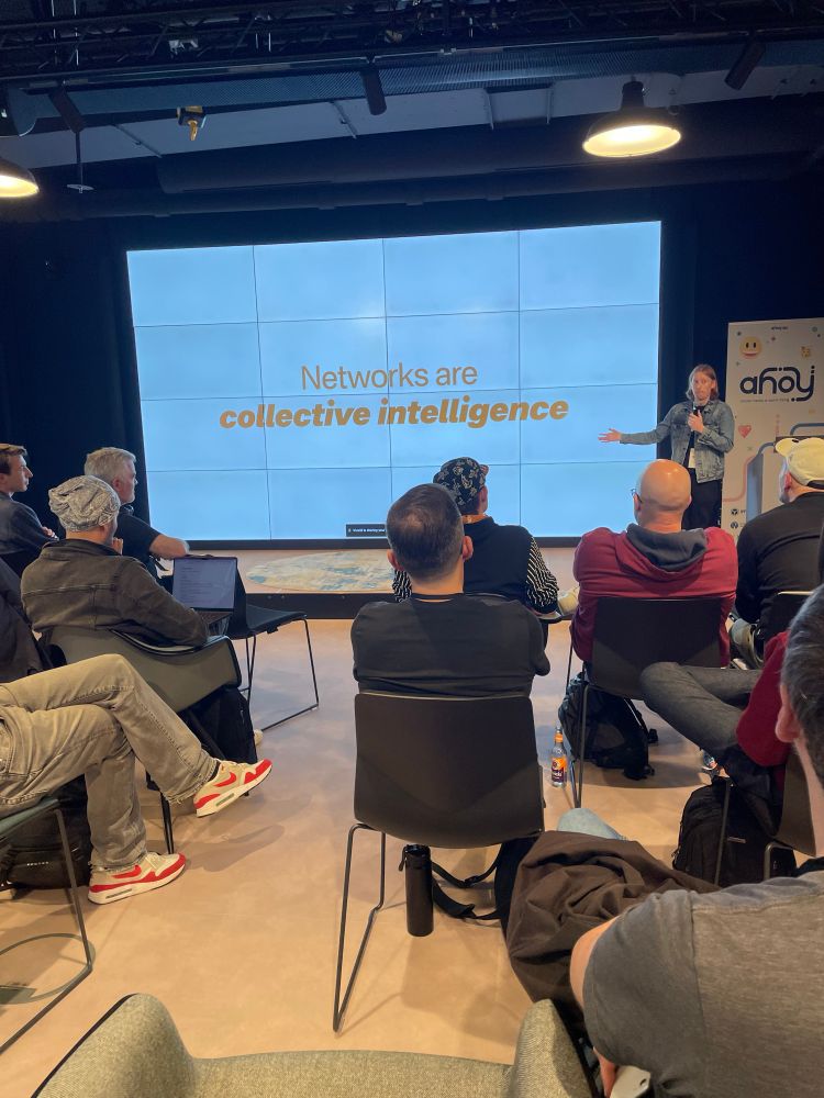 Talk slide: Networks are collective intelligence