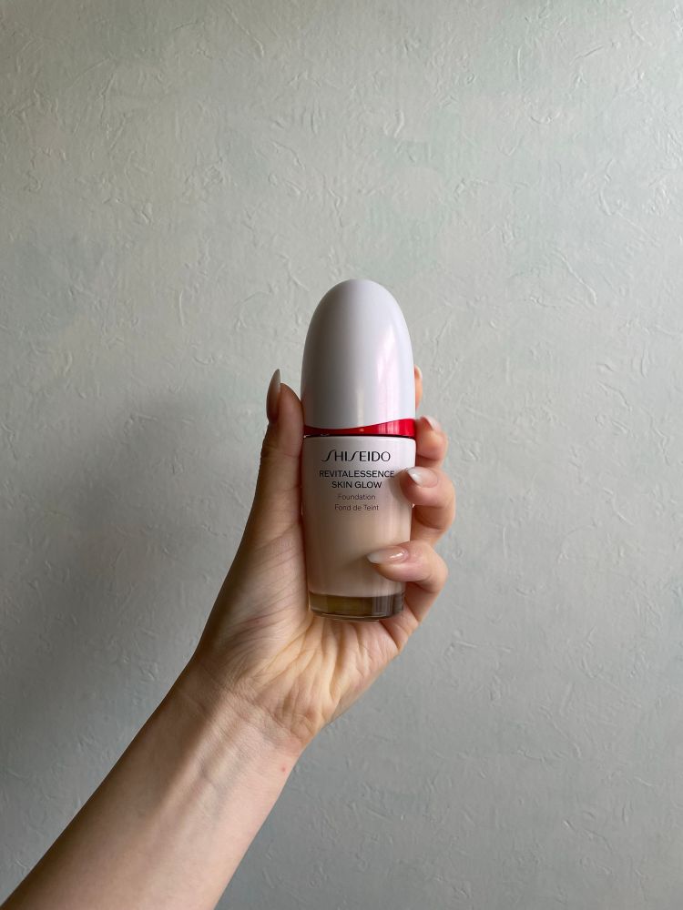 SHISEIDO エッセンス　スキングロウファンデーション