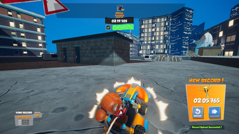 Screenshot du jeu "The Karters 2 : Turbo Charged", montrant la carte "Don't Look Downtown" avec le temps 02:05.765