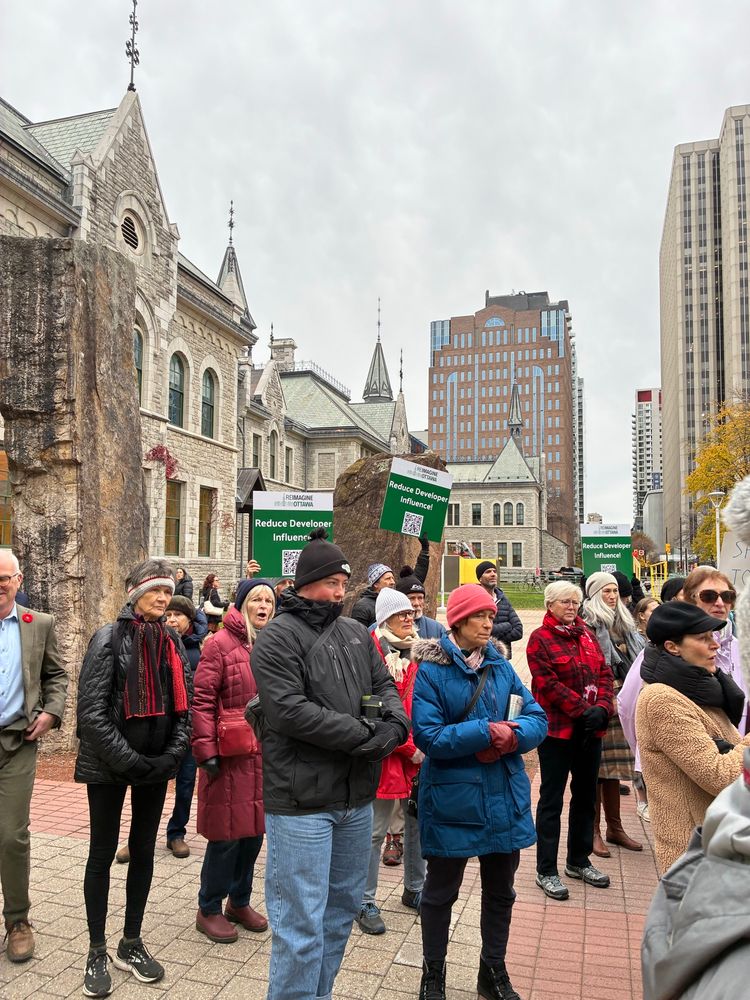 Crowd gathered at city hall for the rally 