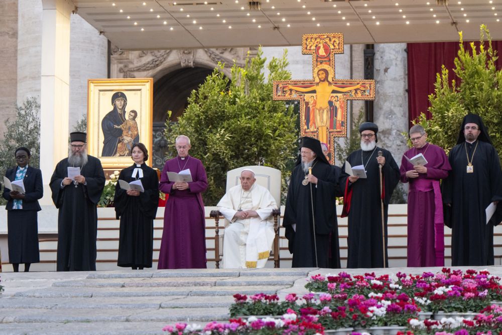 Pope Francis and other Christian leaders in St Peter's Square Photo credit: © Mazur/cbcew.org.uk