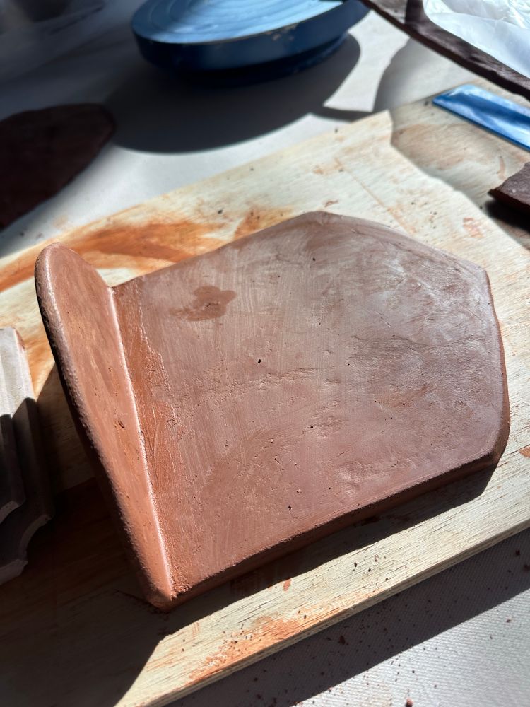 Single pane altar made from red clay