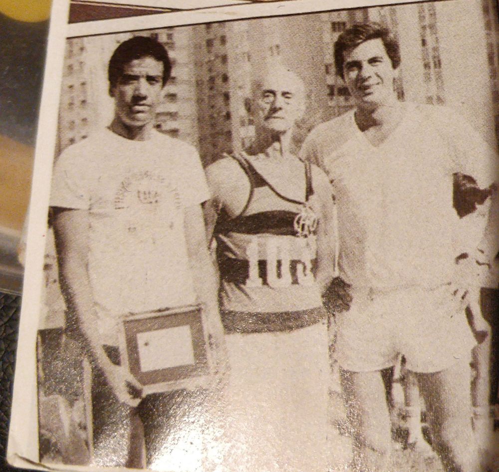 Picture of Jorge Ben with two unknown guys