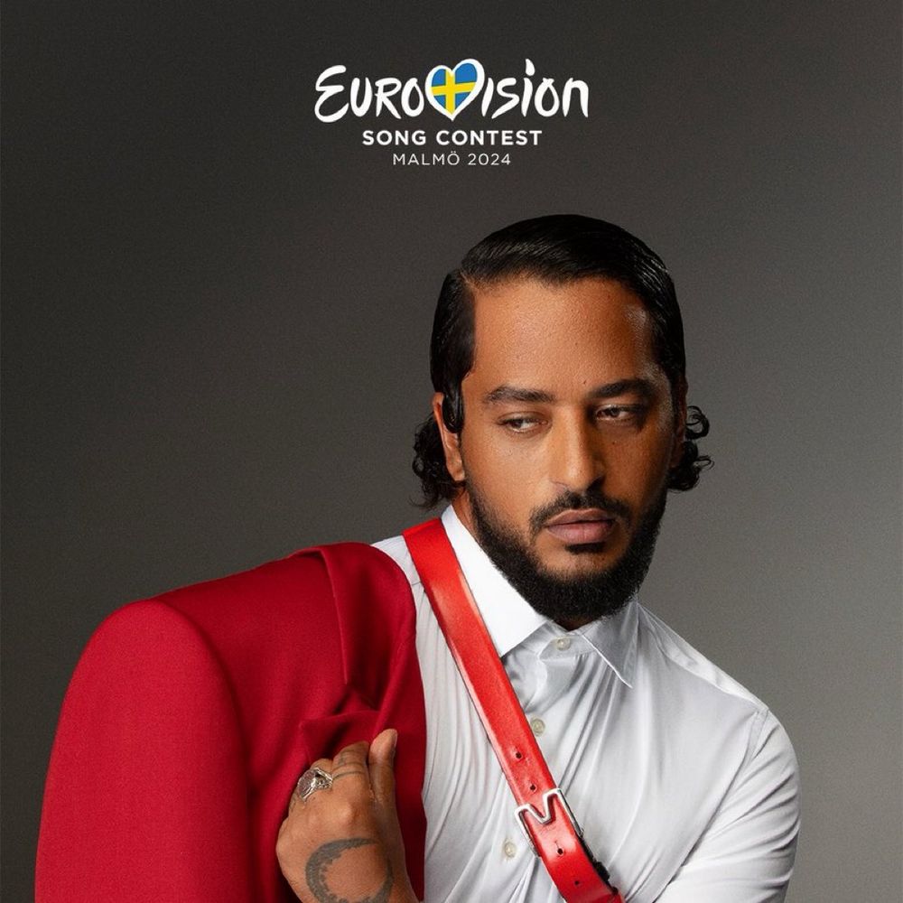 Le chanteur Slimane représentera la France à l’Eurovision. Il semble vraiment ravi sur la photo d’illustration (non, en vrai il fait la gueule façon « Je suis concentré sur ma tâche »)