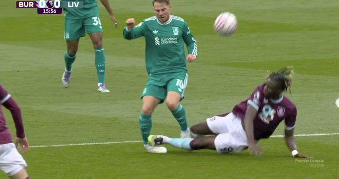 Alexis Mac Allister having his ankle taken out with a reckless slide tackle 