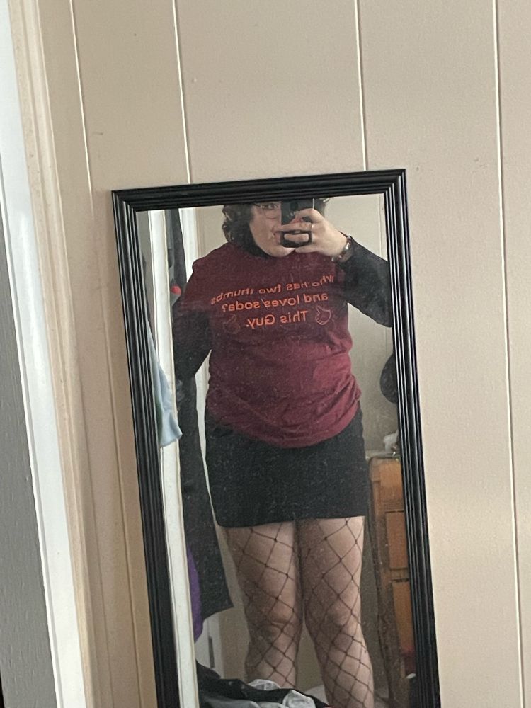 the jrwi “who has two thumbs and loves soda? This Guy 👍👍” shirt