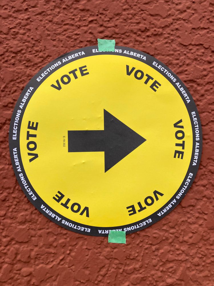 Yellow voting sign 