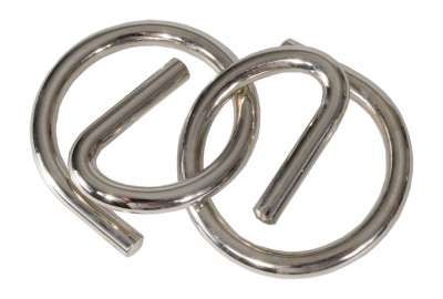 Knobelspiel aus Metallringen.