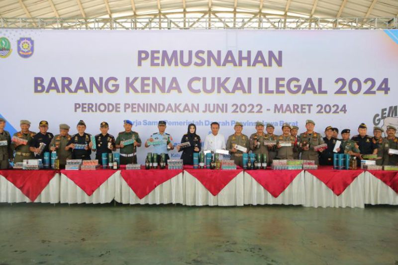 Bea Cukai dan Satpol PP Jawa Barat Musnahkan Barang Kena Cukai Ilegal Senilai Rp 10 Miliar | Republika Online