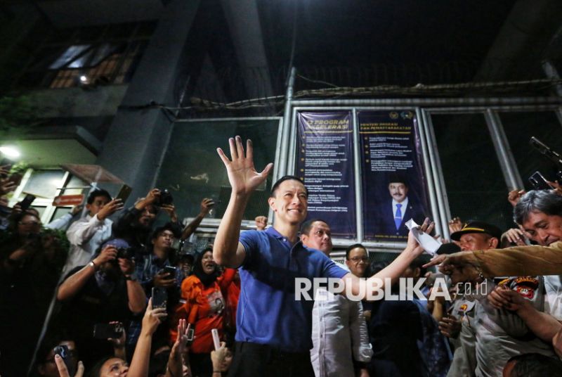 Bebas dari Tahanan, Tom Lembong Disambut Sukacita Pendukungnya |Republika Online