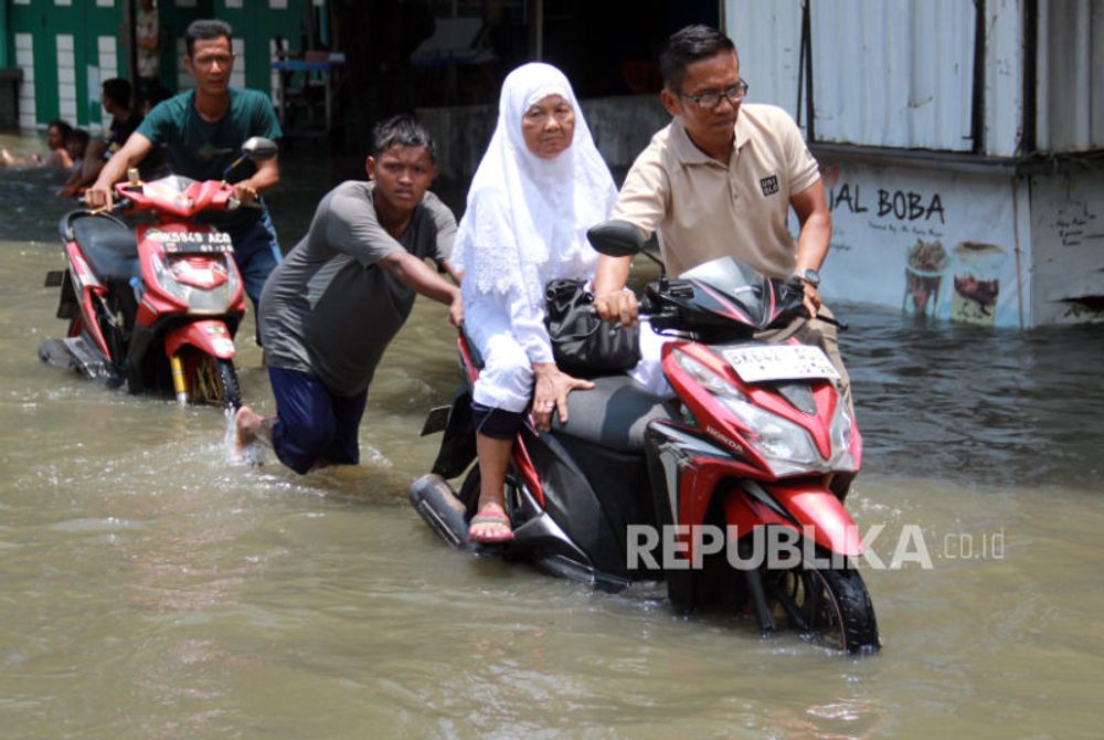 BMKG: Waspada Bencana Meski Curah Hujan Bersifat Normal |Republika Online